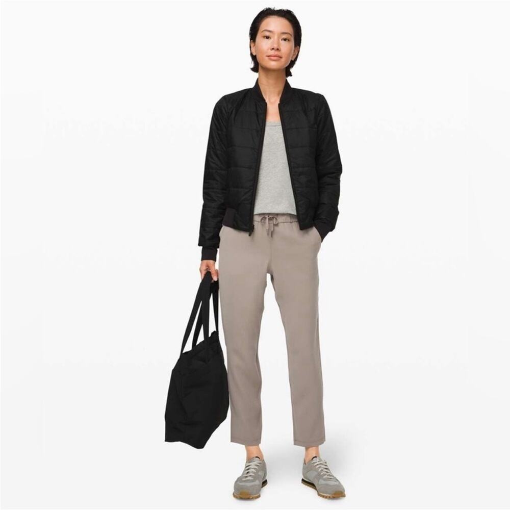 Lululemon On the Fly 7/8 Pants Woven Carbon Dust Tan Grey 8
